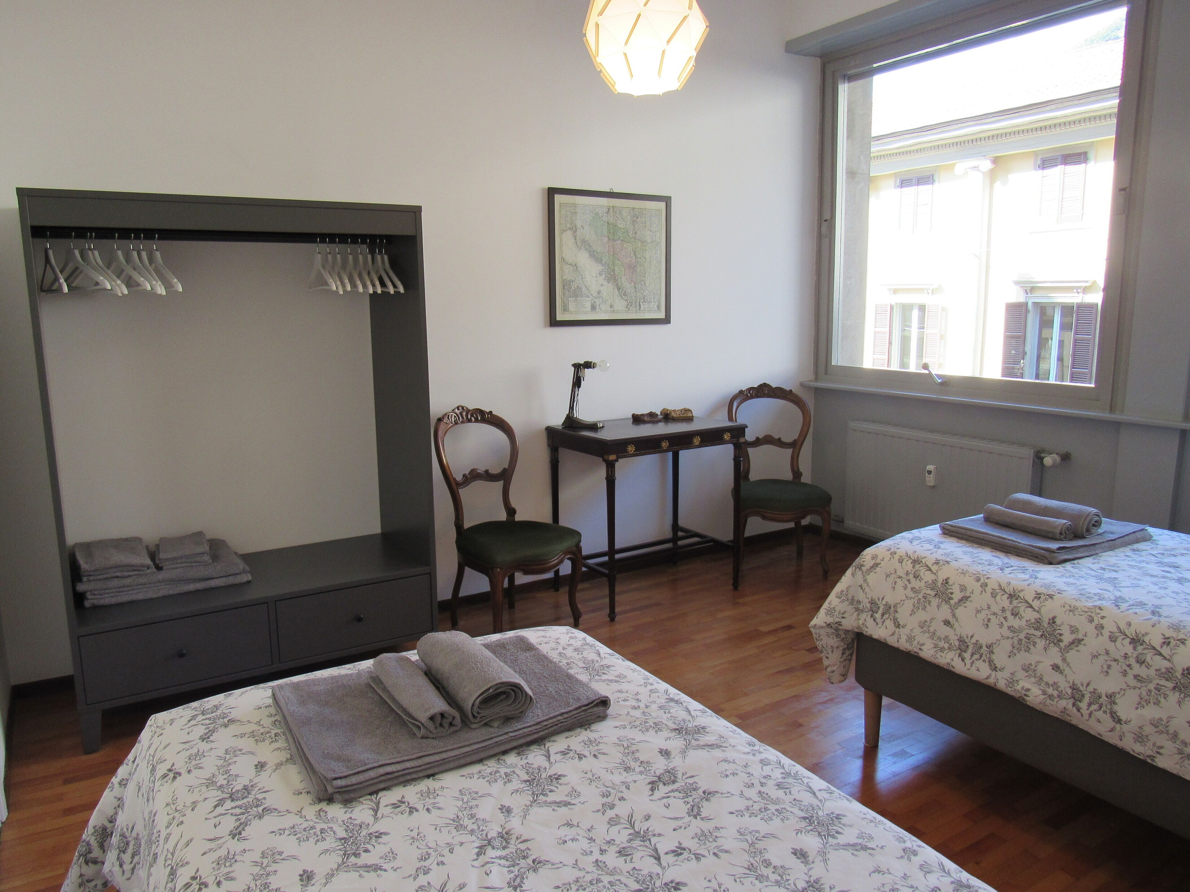 2 bedrooms, desk, iron/ironing board, WiFi