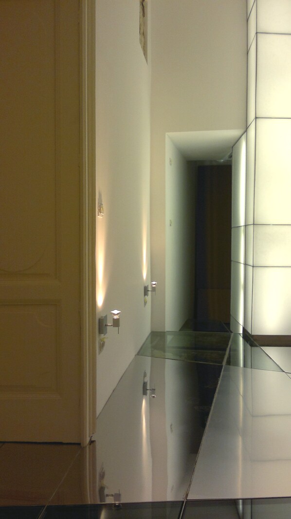 المنشأة من الداخل