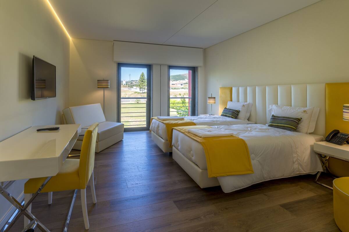 Twin Room | Premium bedding, in-room safe, desk, blackout drapes