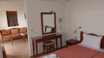 Studio, Sea View | Individually decorated, blackout drapes, soundproofing