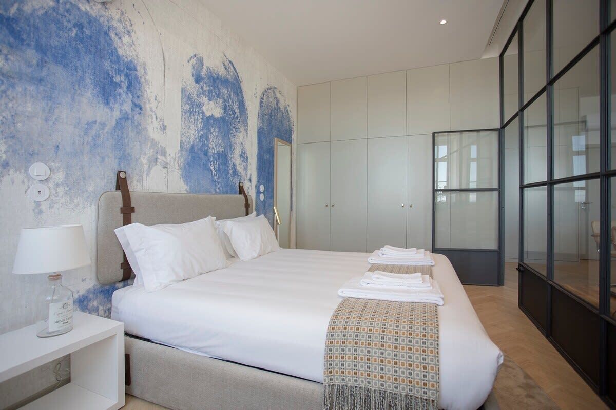 1 slaapkamer, een strijkplank/strijkijzer, wifi, beddengoed