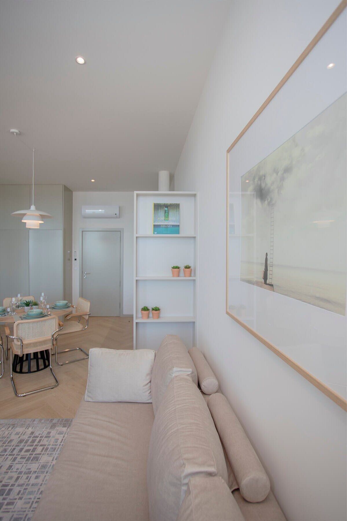 Een televisie en een kantoor