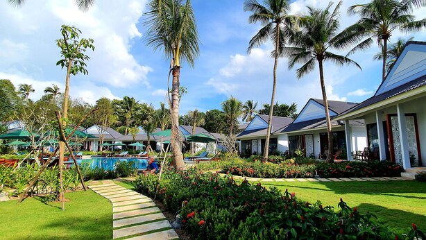 A resort with multiple villas, a swimming pool, and lush greenery. - Kingo Retreat Resort (Phu Quoc)