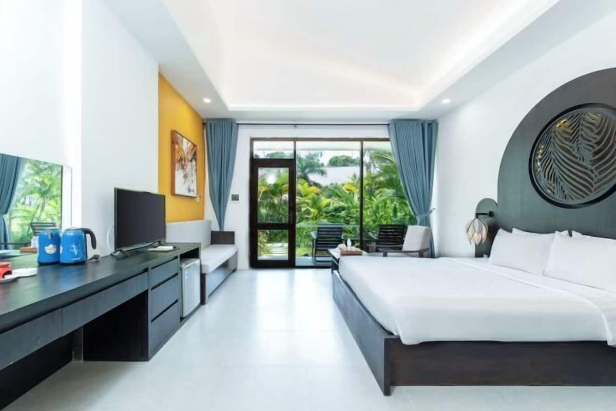 Premium bedding, Select Comfort beds, minibar, in-room safe