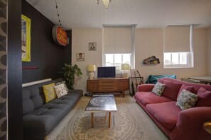 Apartment, 2 Bedrooms | Living area