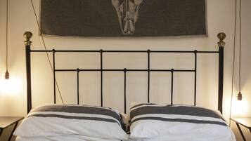 Apartment, 2 Bedrooms | 2 bedrooms, individually decorated, individually furnished, desk