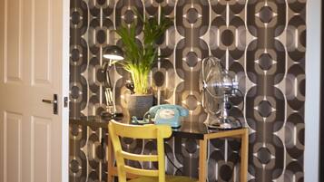 Apartment, 2 Bedrooms | Room amenity