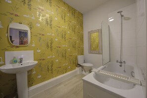 Apartment, 2 Bedrooms | Bathroom