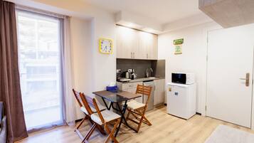 Fridge, microwave, stovetop, electric kettle