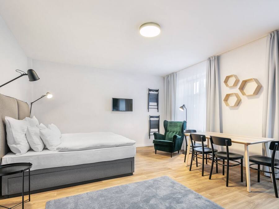 Apartamento superior | Escritorio, espacio para trabajar con un portátil, cortinas opacas