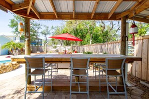 Huis, meerdere bedden, privézwembad, uitzicht op zwembad | Balkon