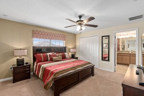 4 bedrooms, in-room safe, iron/ironing board, travel cot - Luxurious Townhome in Paradise Palms Resort Near Disney (Kissimmee)