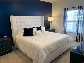 3 habitaciones, tabla de planchar con plancha, wifi y ropa de cama