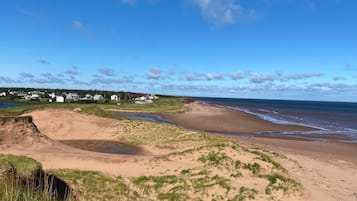 Beach nearby, sun-loungers, beach towels
