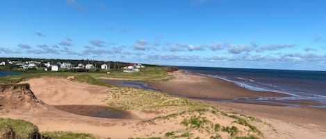 Beach nearby, sun-loungers, beach towels