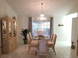 單棟房屋, 多張床, 廚房, 花園景 | 私人廚房 | 雪櫃、微波爐、爐具、洗碗機