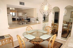 Apartment, Mehrere Betten, Balkon, Meerblick | Eigene Küche | Kühlschrank, Mikrowelle, Herdplatte, Geschirrspüler