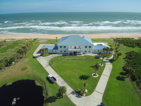 On the beach - Ocean Mansion on the Beach, Private Pool, Hot Tub (Palm Coast)