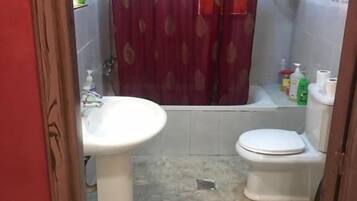 Shower, free toiletries, towels