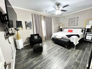 3 bedrooms, desk, iron/ironing board, free WiFi