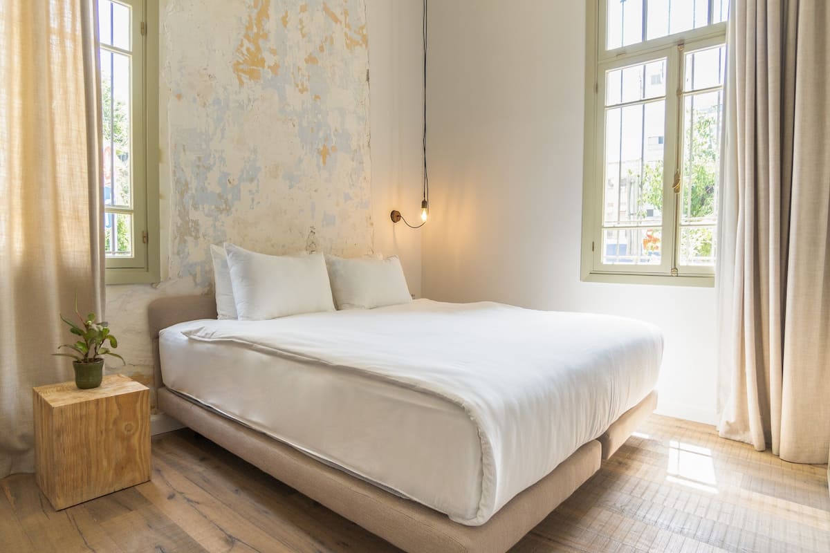In-room safe, iron/ironing board, free WiFi, bed sheets