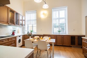 浪漫公寓 | 私人廚房 | 雪櫃、微波爐、爐具、電熱水壺