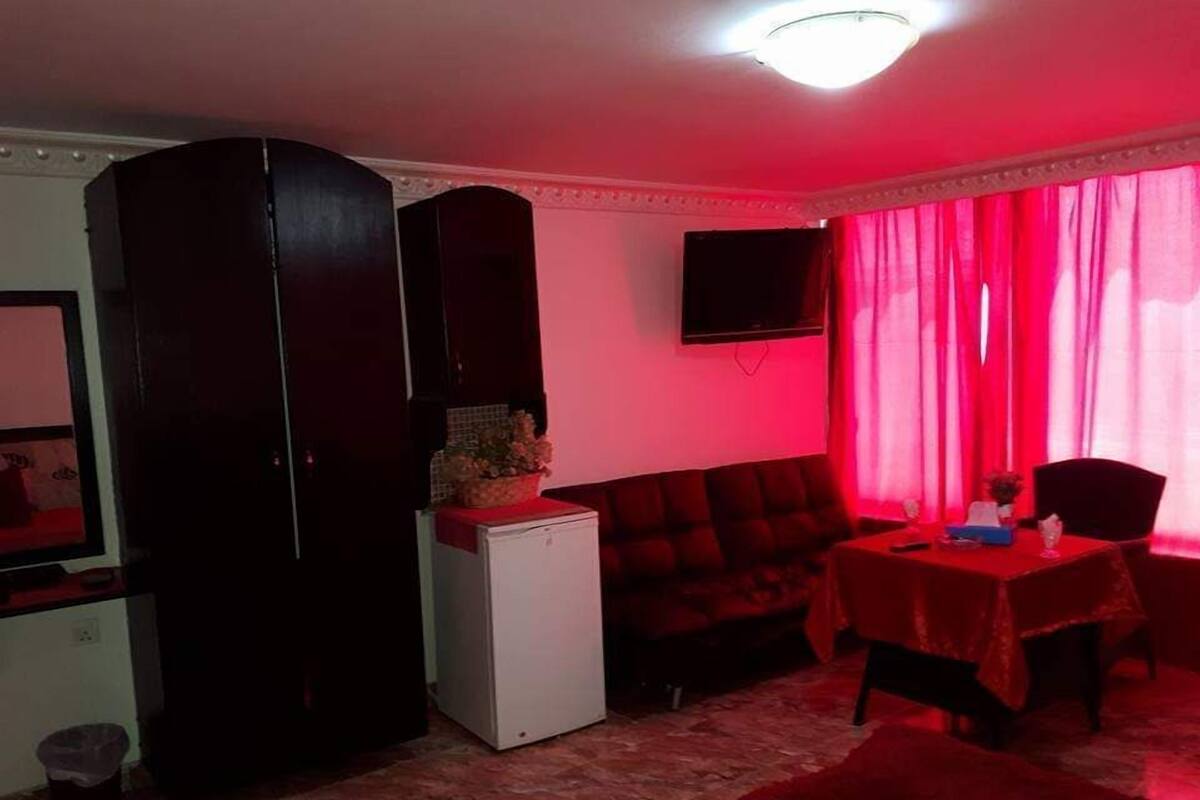 Flat-screen TV, fireplace, heated floors