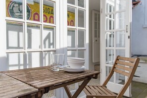 تناول الطعام بالخارج