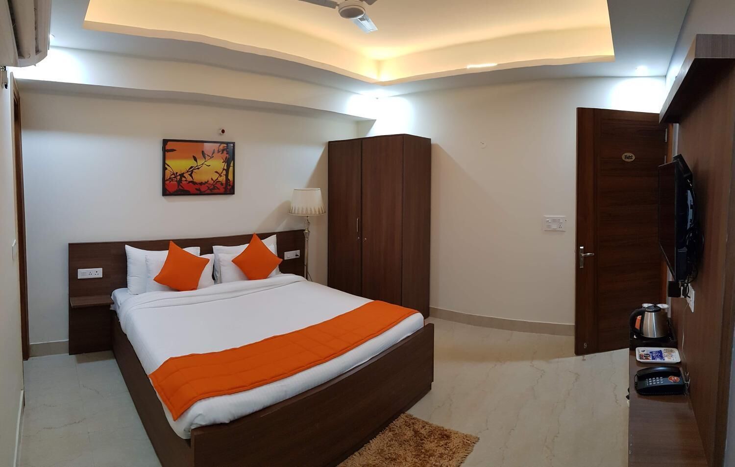 Lydisolert, strykejern/-brett og ekstrasenger (mot et tillegg)