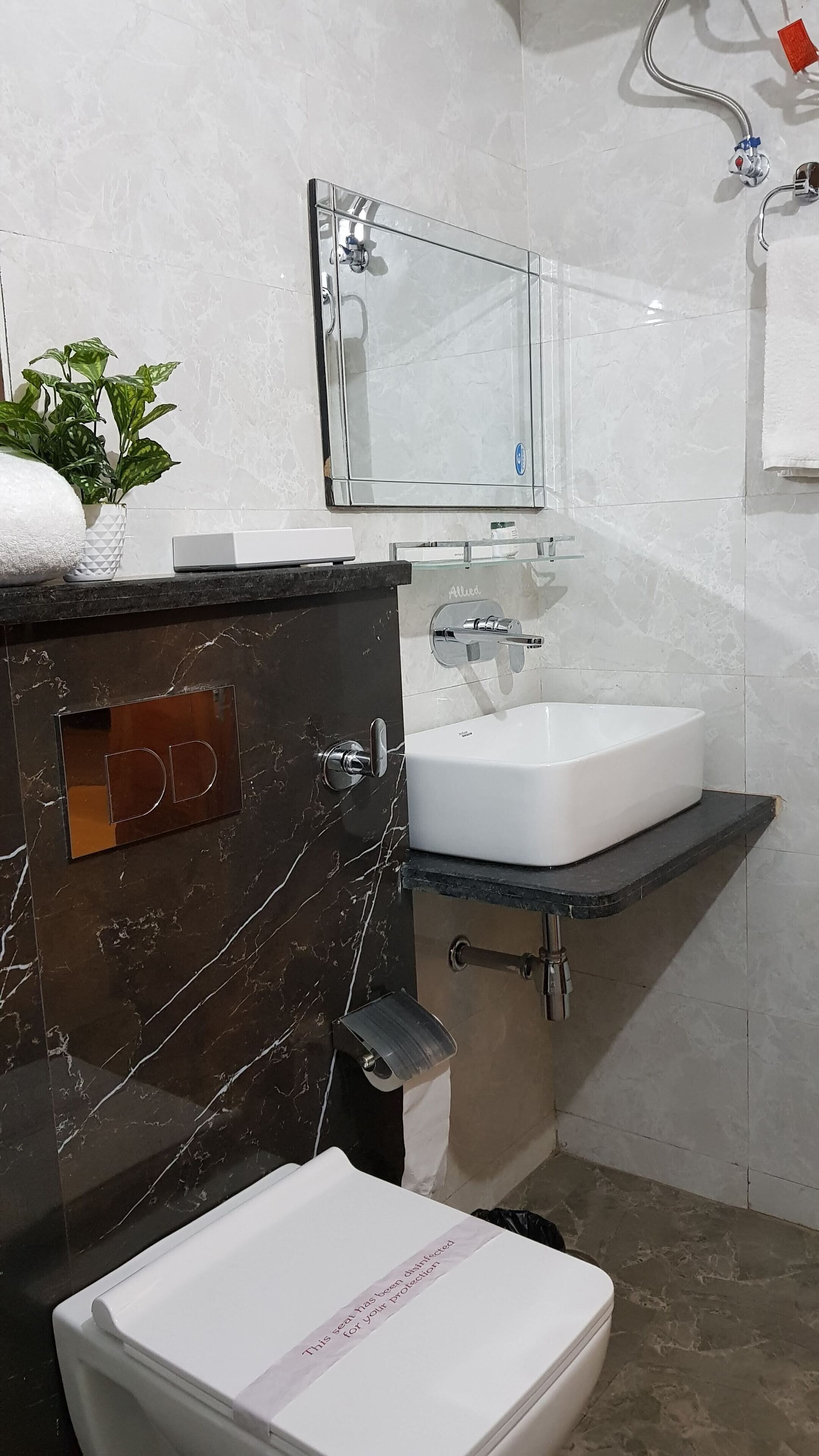 Een douche, handdoeken