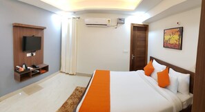 Kedap suara, setrika/meja setrika, dan tempat tidur lipat/tambahan