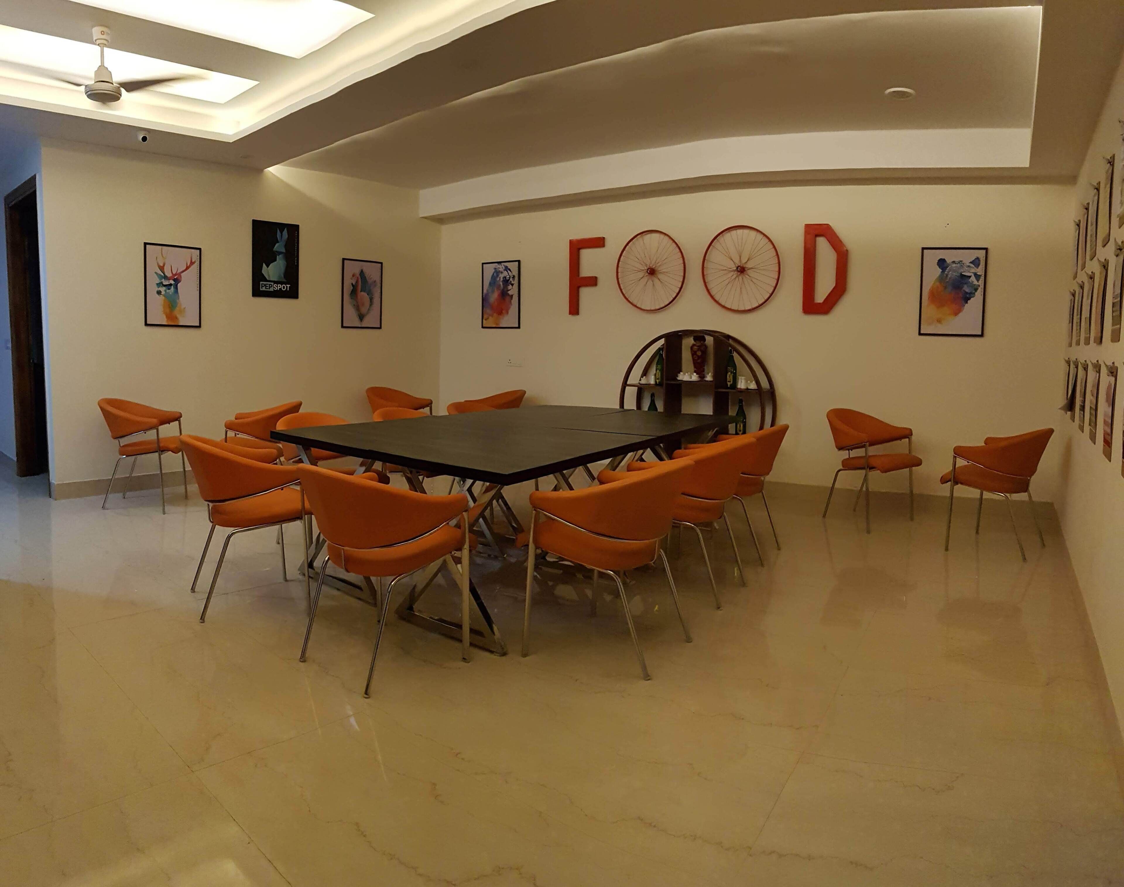 Sarapan ala kontinental setiap hari (INR 199 per orang)