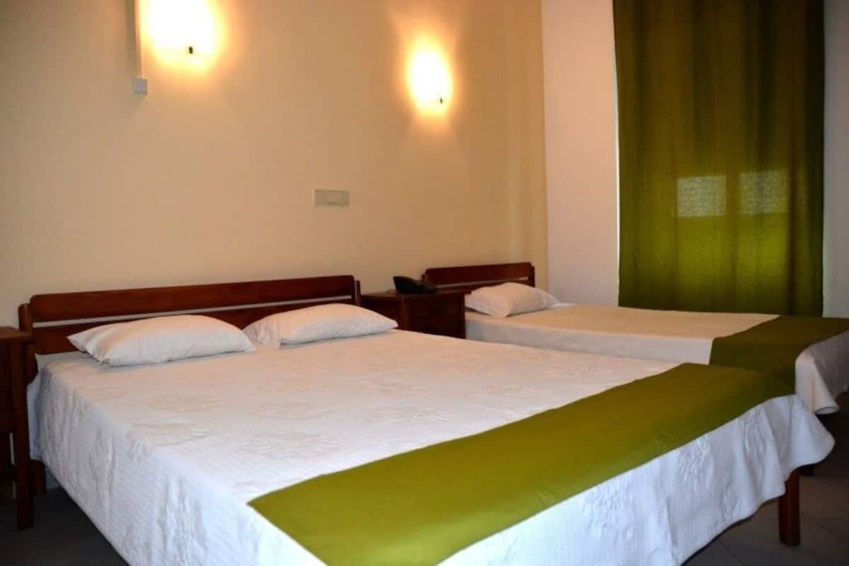 Habitación triple (Sin ascensor) | Cunas gratuitas, wifi gratis y ropa de cama