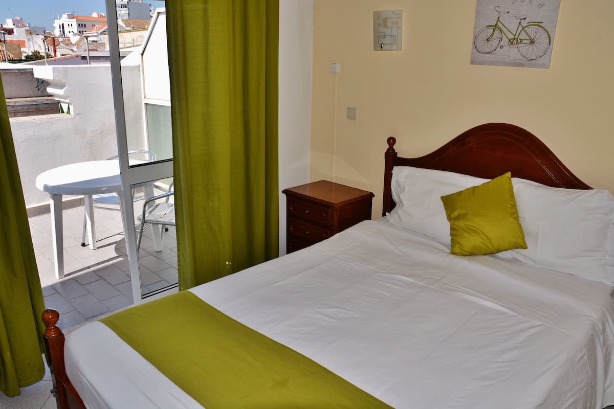 Habitación doble, balcón (Sin ascensor) | Cunas gratuitas, wifi gratis y ropa de cama