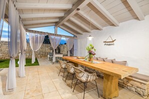 Outdoor dining - Villa Jona - Lovely villa with private pool, playroom and outdoor playground for kids (Žužici)