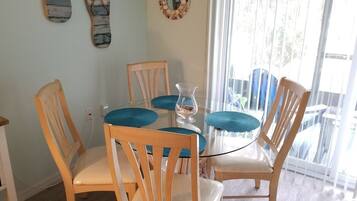 Condo, Multiple Beds, Patio, Garden View | Dining