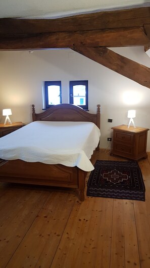 2 Schlafzimmer, Schreibtisch, Bügeleisen/Bügelbrett, kostenloses WLAN