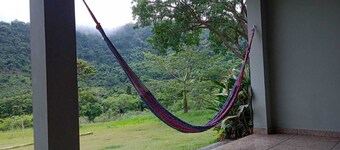 TAZA COMPLETA JUNTO AL VINO GUASPARI