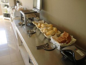 Buffet déjeuner gratuit tous les jours