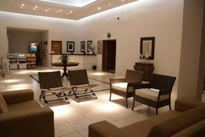 Coin salon dans le hall