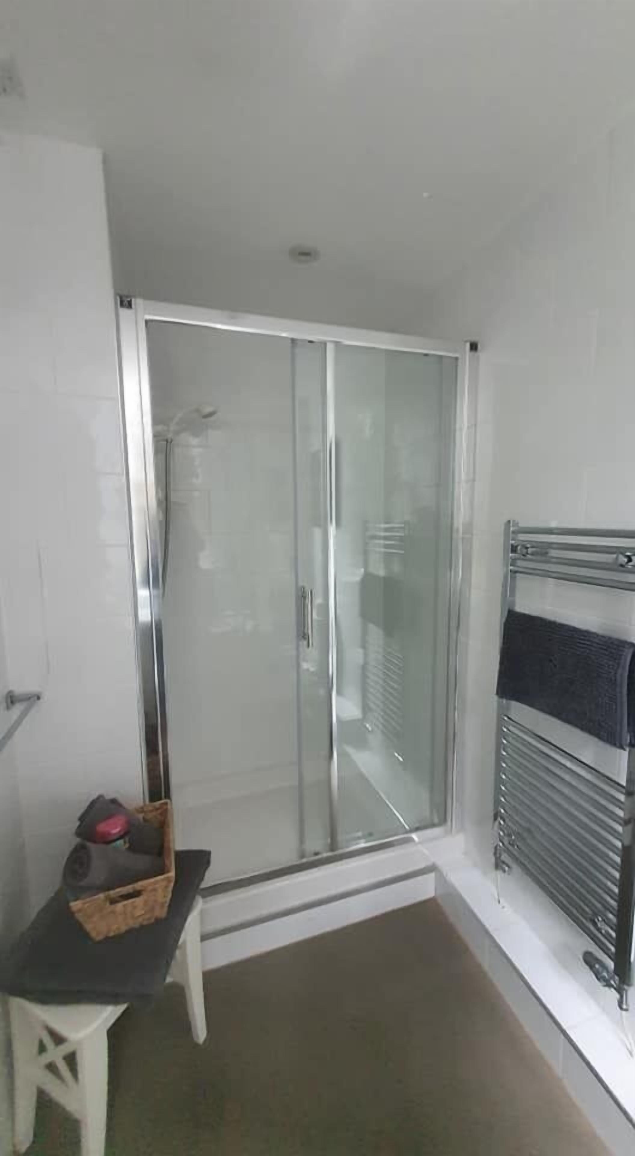 Deluxe Double Room | Bathroom | Free toiletries, hair dryer, towels