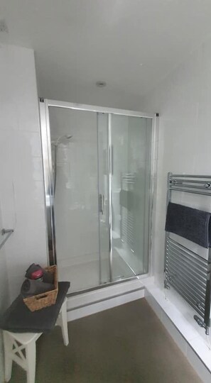 Deluxe Double Room | Bathroom - The Neidpath Inn (Peebles)