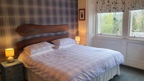 Individually decorated, individually furnished, desk - The Neidpath Inn (Peebles)