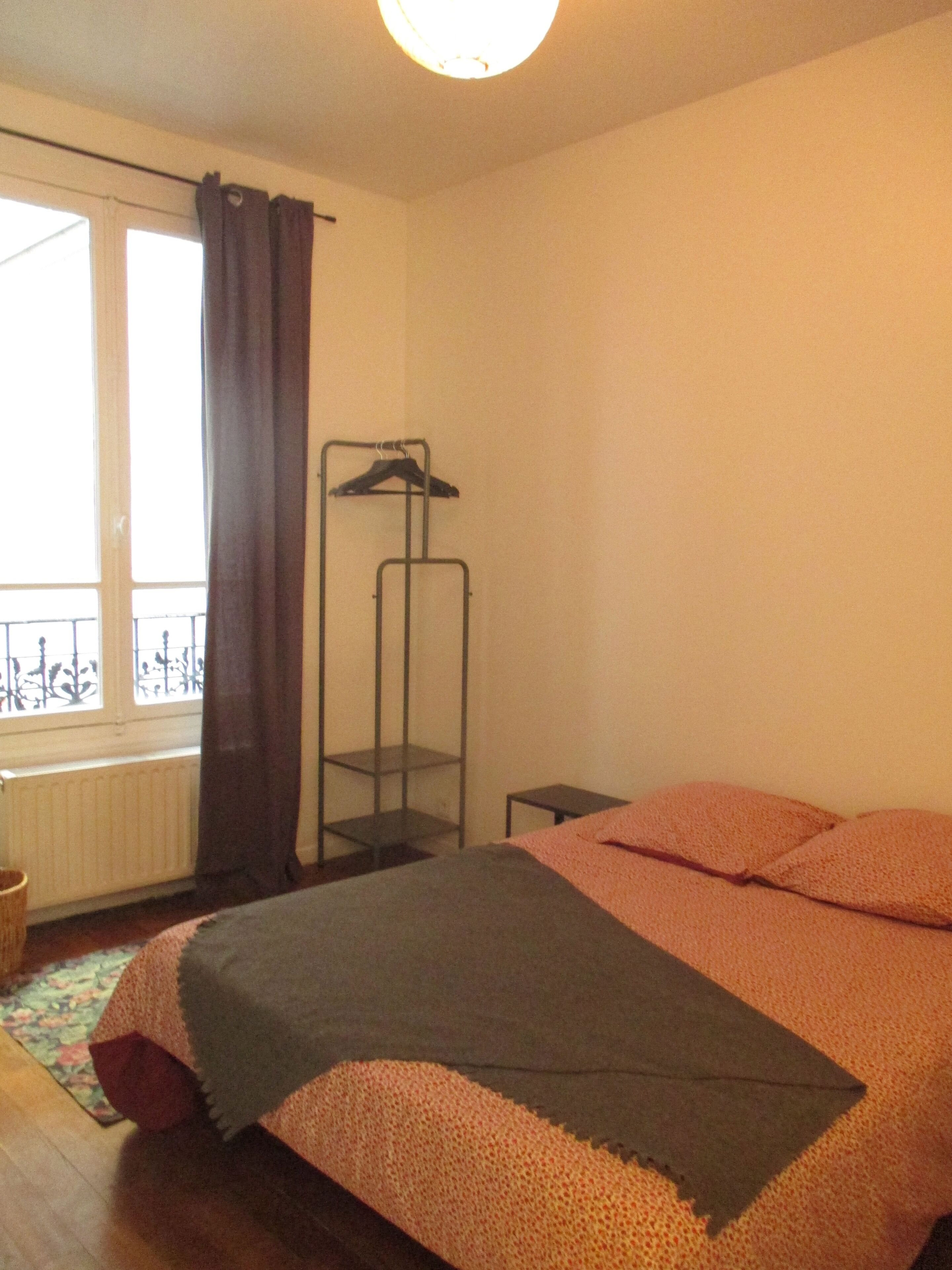 Bright and quiet, cozy two room apartment in the heart of Paris