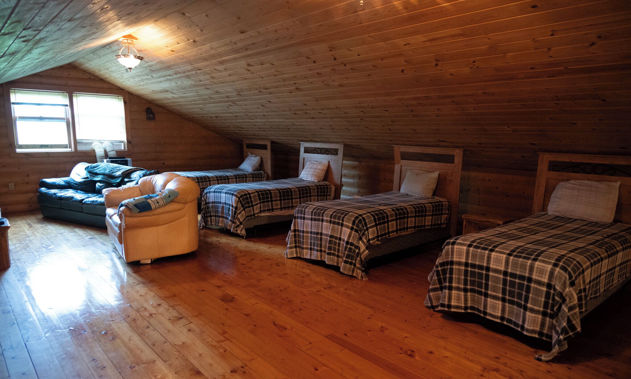 Bald Beaver Lodge A hunting, Fishing, 4-wheeling, Snowmobiling paradise!