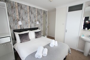 Small Double Room | Iron/ironing board, free WiFi, bed sheets