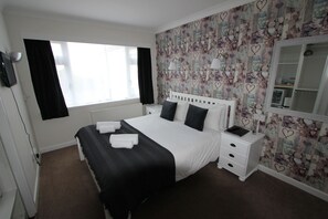 Habitación estándar doble | Tabla de planchar con plancha, wifi gratis, ropa de cama