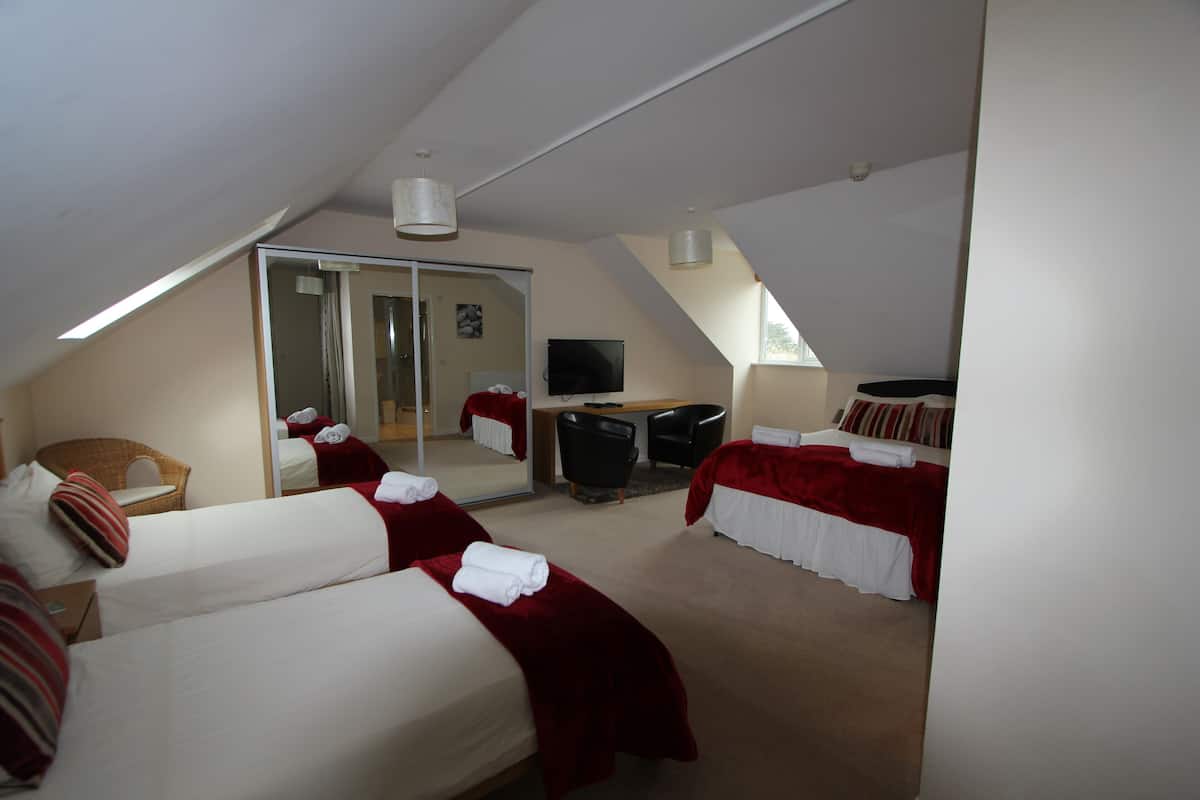 Family Room | Iron/ironing board, free WiFi, bed sheets