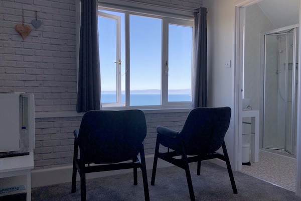 Large Double Room | Iron/ironing board, free WiFi, bed sheets
