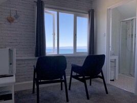 Large Double Room | Iron/ironing board, free WiFi, bed sheets